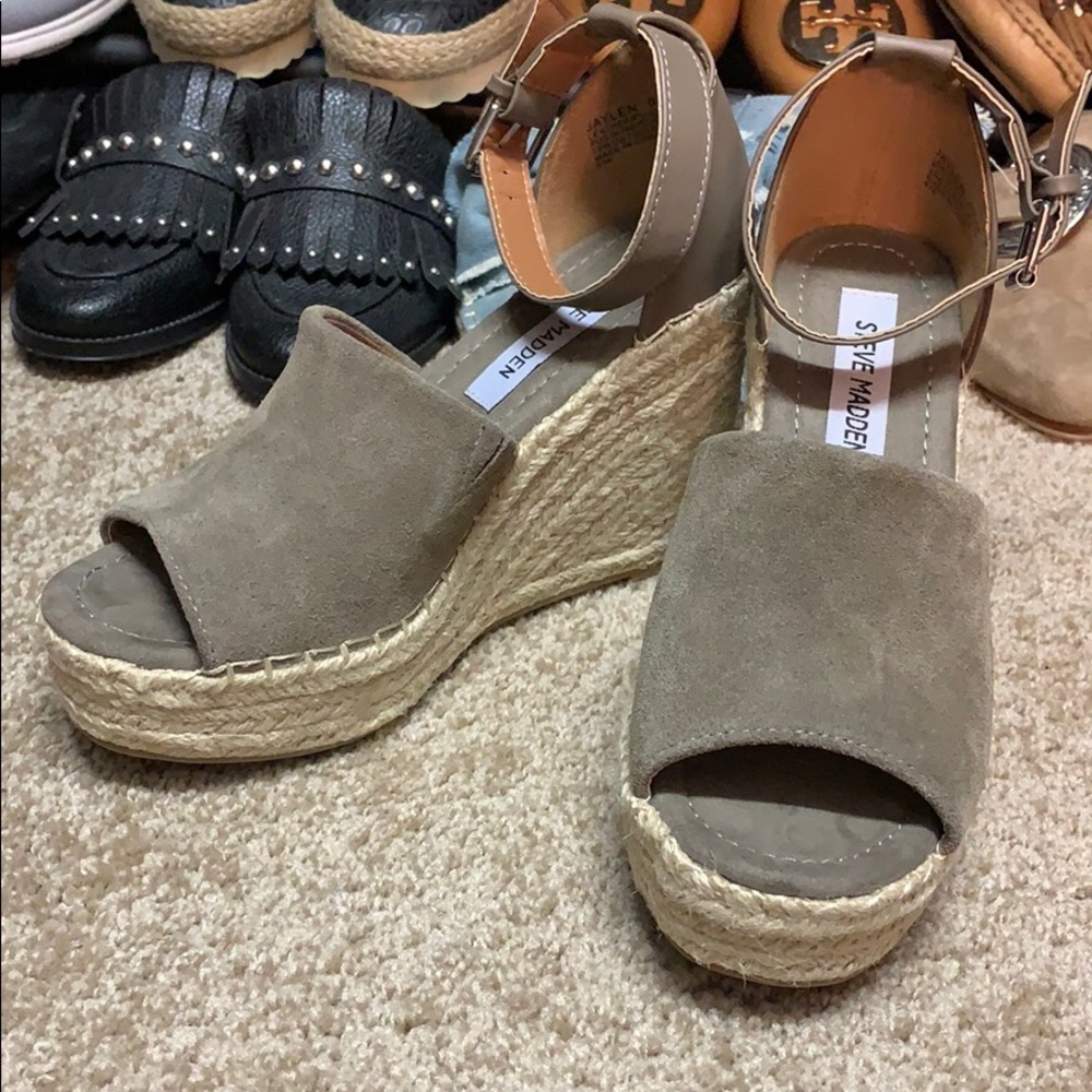 Steve Madden Jaylen taupe espadrilles.